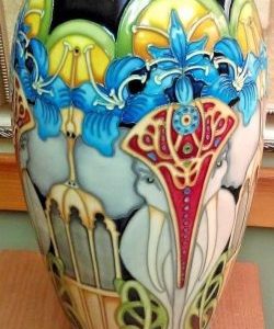 Dasara Vase